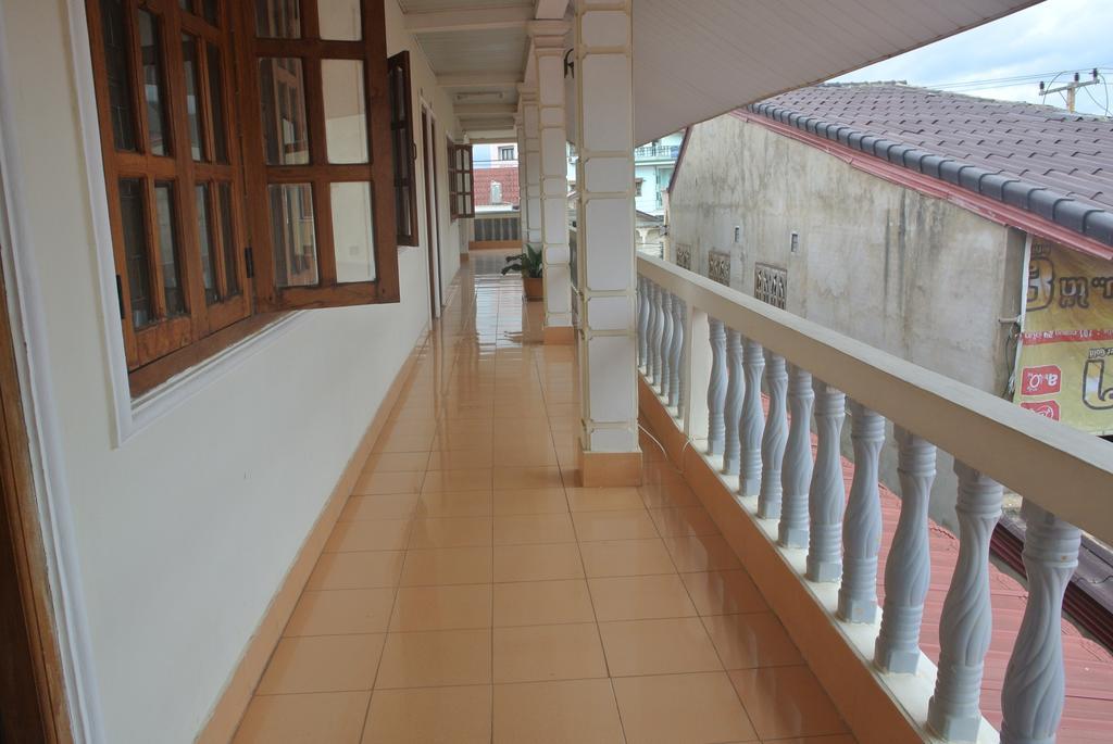 Nice Guesthouse Muang Phonsavan Exterior photo